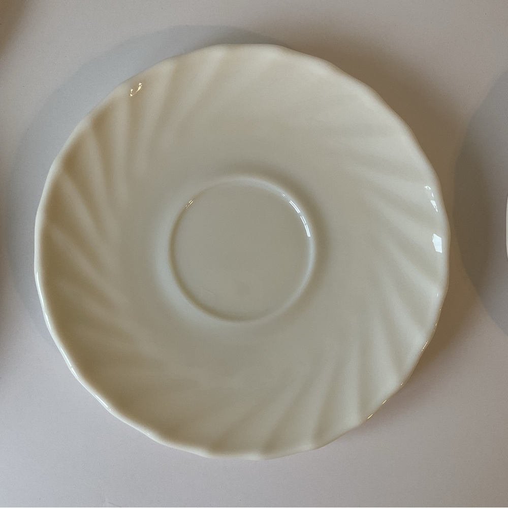 Arcopal Trianon Ivory Swirl Glass Cups and Saucers Set of 4 France - Picture 12 of 16